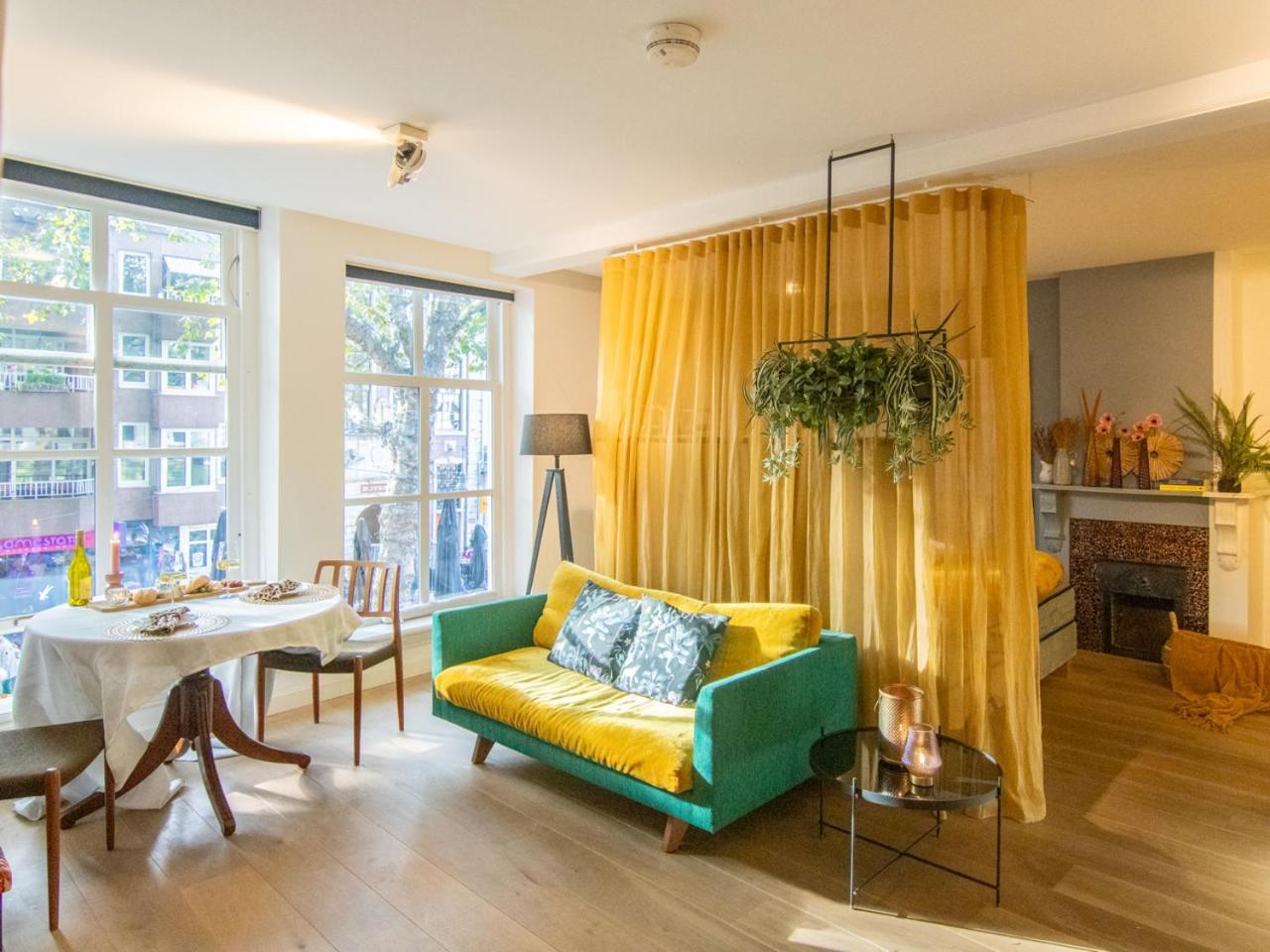 Georgia'S Bathhouse Apartment Breda Bagian luar foto