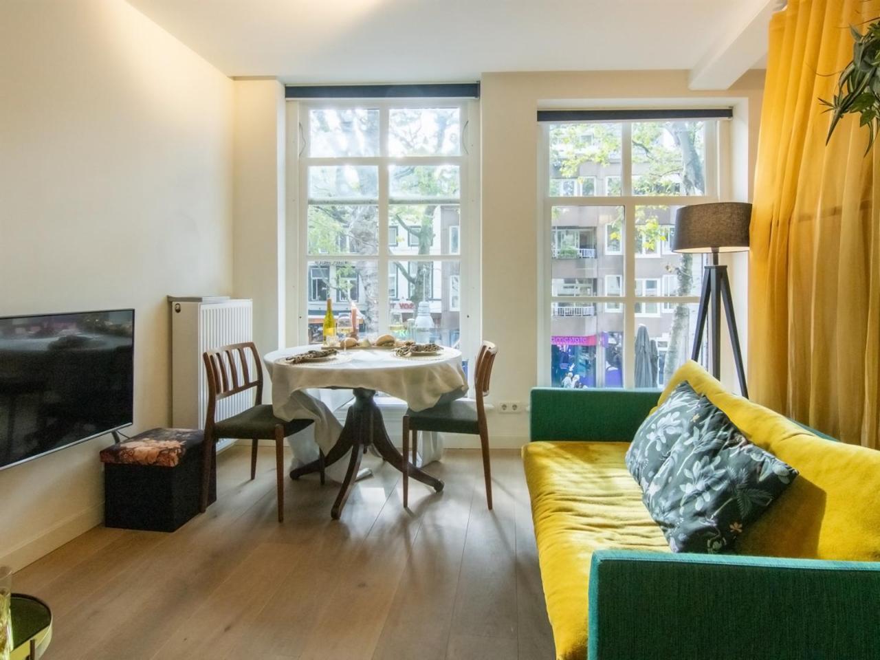 Georgia'S Bathhouse Apartment Breda Bagian luar foto